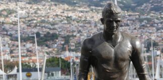 Ile się płynie z Funchal do Porto Santo?