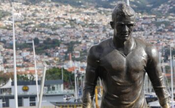 Ile się płynie z Funchal do Porto Santo?