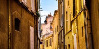 Czy można napompować piłkę na stacji benzynowej?