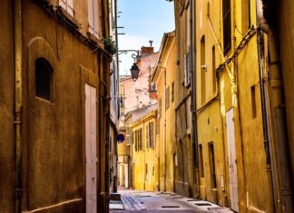 Czy można napompować piłkę na stacji benzynowej?